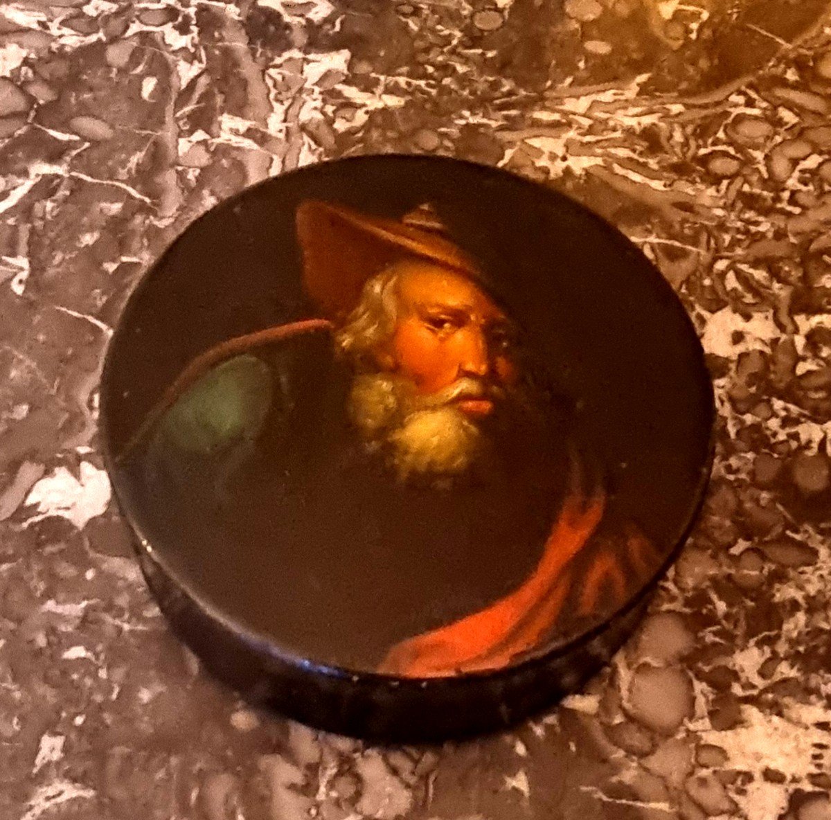 BOÎTE À PRISER EN PAPIER MÂCHÉ ÉPOQUE XIXe