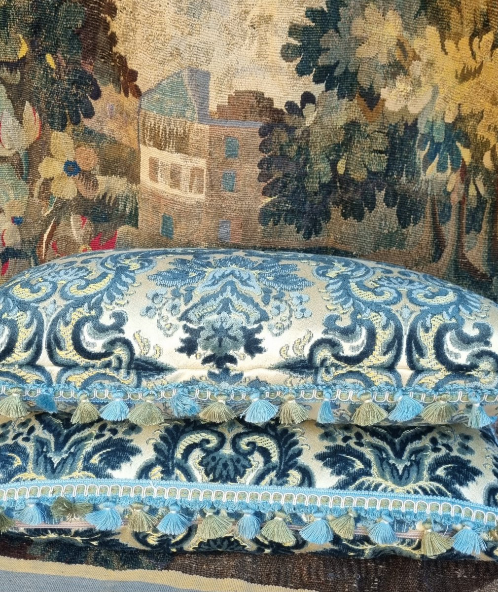 DEUX COUSSINS RÉALISÉS AVEC UN TISSU ANCIEN DÉCORATION -photo-2