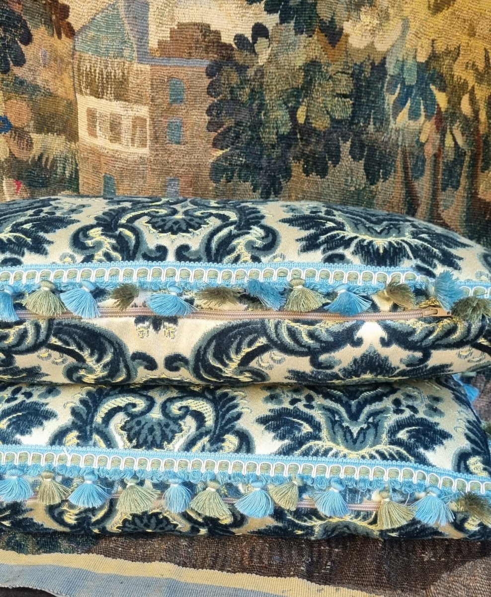 DEUX COUSSINS RÉALISÉS AVEC UN TISSU ANCIEN DÉCORATION -photo-3