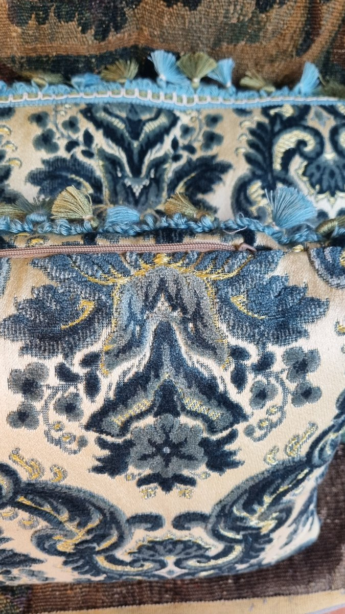 DEUX COUSSINS RÉALISÉS AVEC UN TISSU ANCIEN DÉCORATION -photo-6