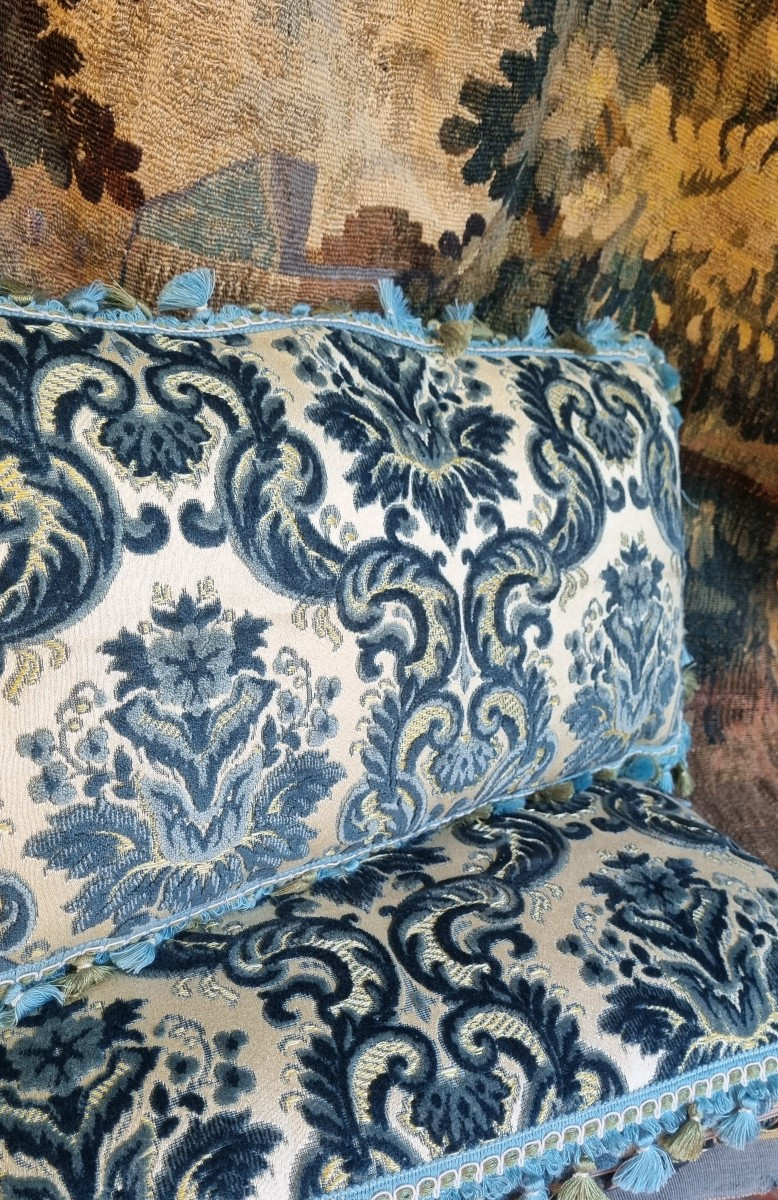 DEUX COUSSINS RÉALISÉS AVEC UN TISSU ANCIEN DÉCORATION 