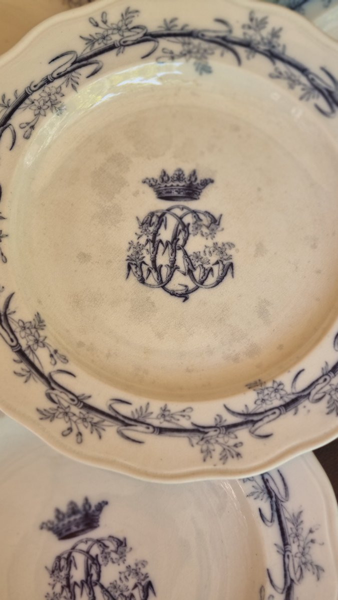 PARTIE DE SERVICE COURONNE DE MARQUIS FAIENCE ASSIETTES ARMOIRIES-photo-5