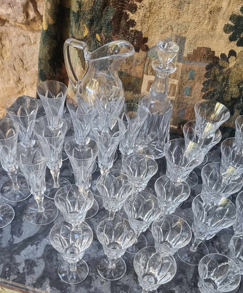 PARTIE DE SERVICE EN CRISTAL DE SAINT LOUIS CAMARGUE FLÛTES A CHAMPAGNE ETC
