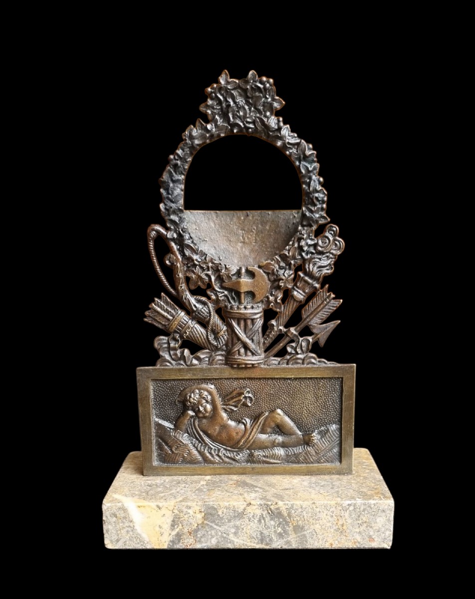 PORTE-MONTRE EN BRONZE PATINÉ ÉPOQUE CHARLES X VERS 1825