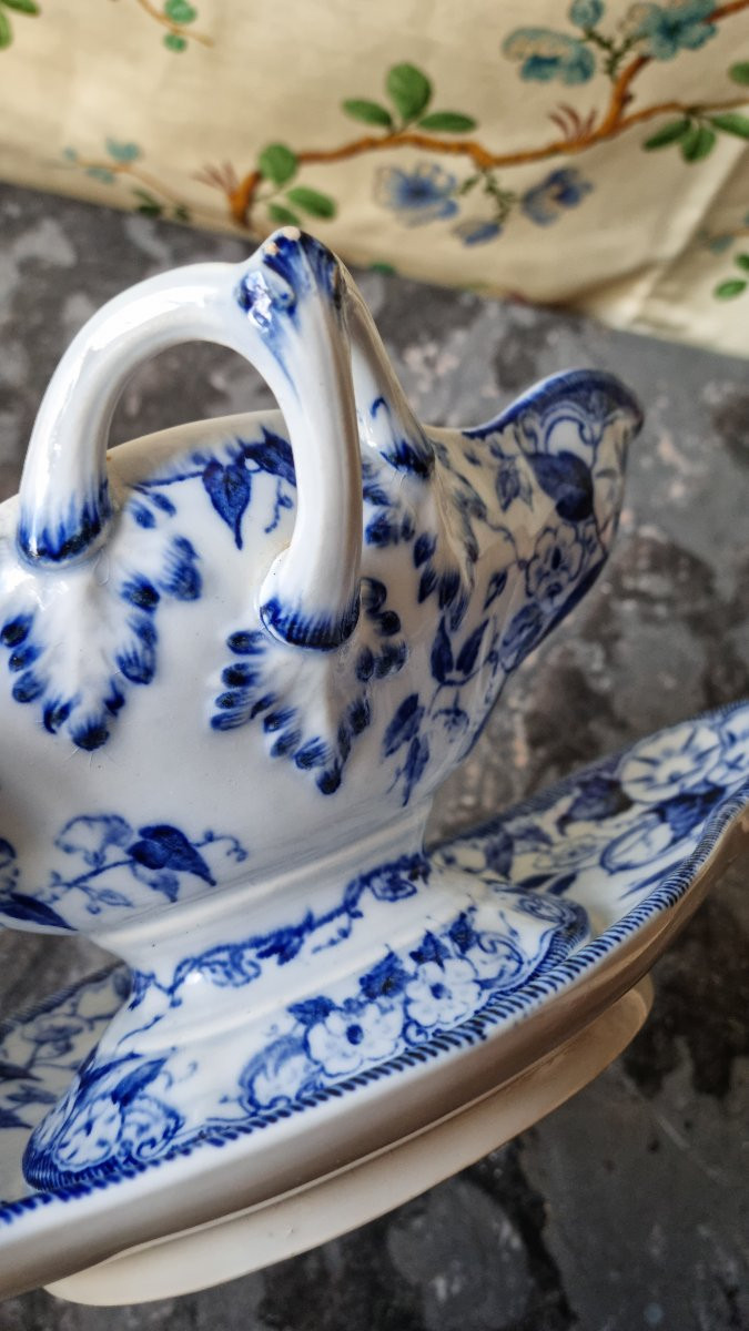 Two Fine Creil And Montereau Earthenware Sauce Boats, Flora Model-photo-1
