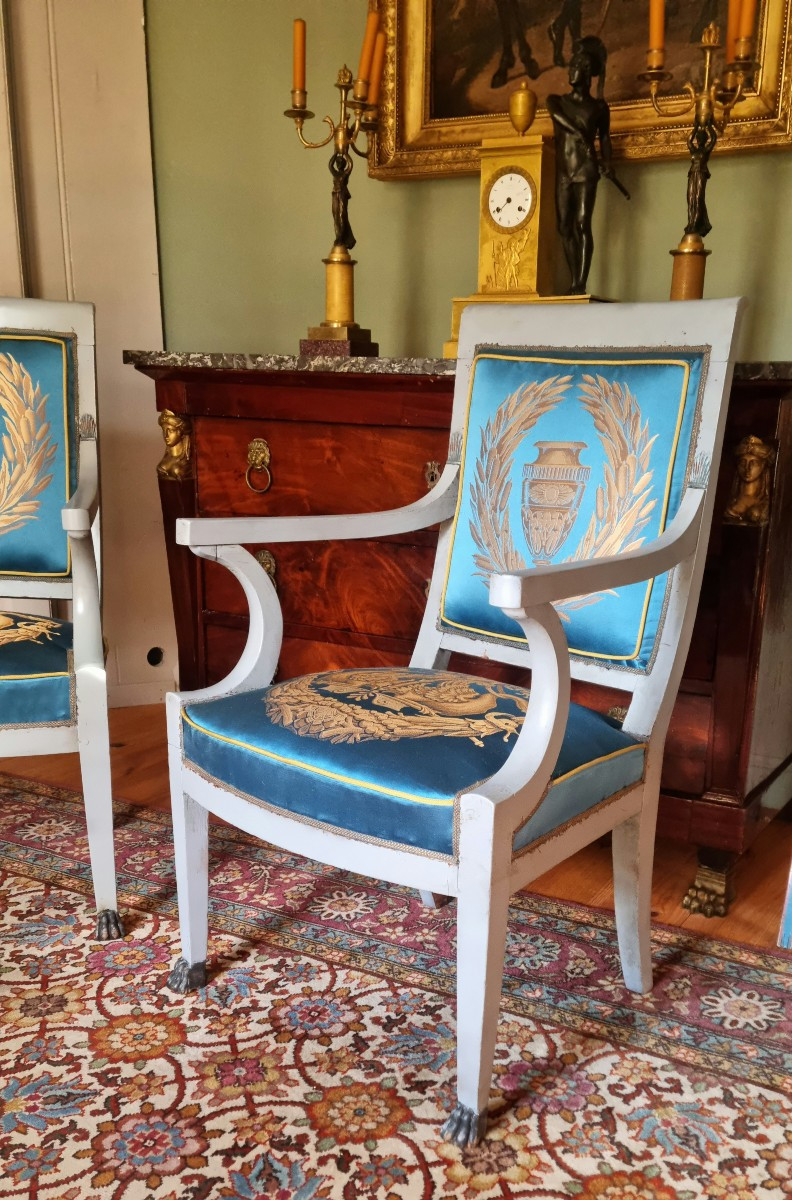 PAIRE DE FAUTEUILS D'OFFICIER EPOQUE CONSULAT EMPIRE SOIE