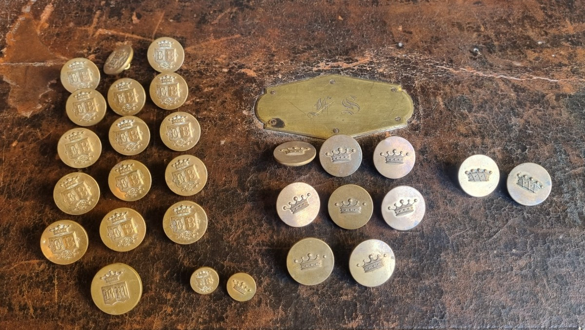 ENSEMBLE DE BOUTONS DE LIVRÉE COURONNE VICOMTE VENERIE COURONNE -photo-3