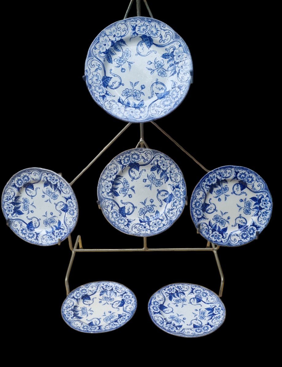 LOT D'ASSIETTES DU SERVICE FLORA DE CREIL ET MONTEREAU FAÏENCE FINE