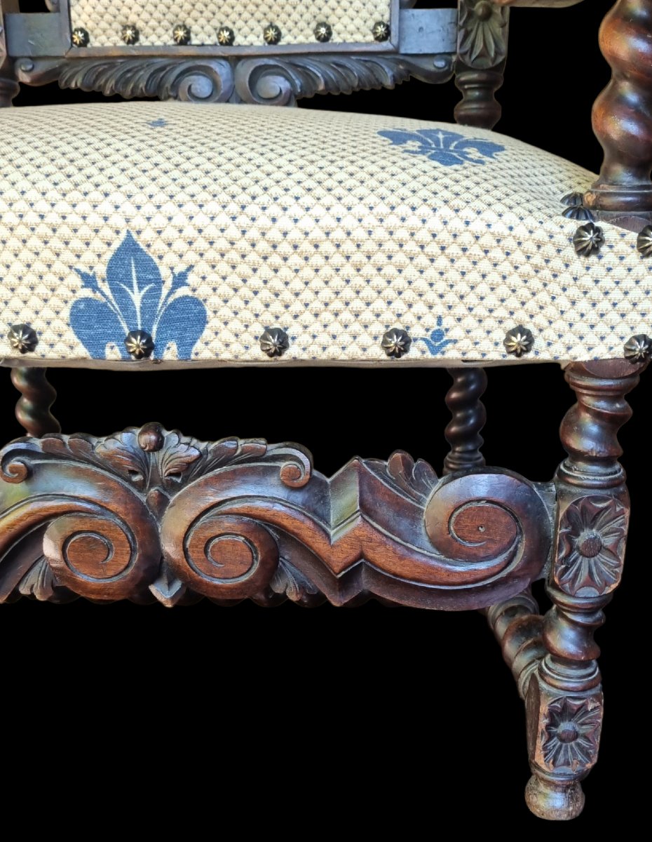 Neo Gothic Apparat Chair With Middle Round 19th Throne-photo-3
