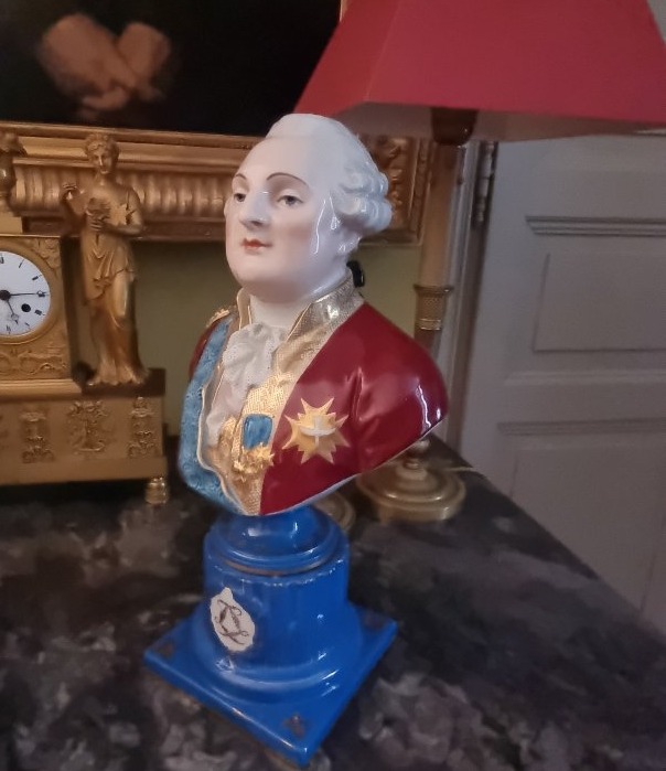 BUSTE DE LOUIS XVI EN PORCELAINE DE PARIS POLYCHROME DANS LE GOUT DE SEVRES ROYALISTE-photo-4