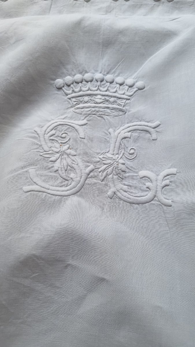"couronne Comte" Linen Pillowcase — Vintage Linen -photo-2