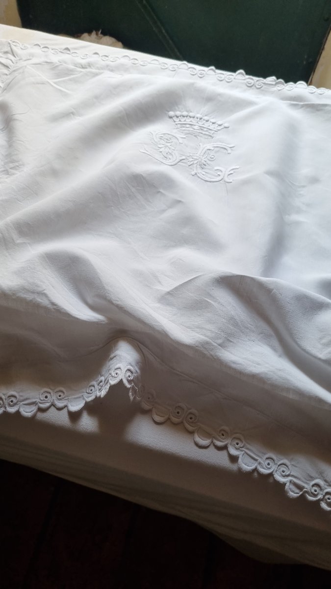 "couronne Comte" Linen Pillowcase — Vintage Linen -photo-1