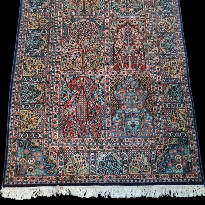 Fully Hand-knotted Silk And Cashmere Rug From The Orient   3-photo-2