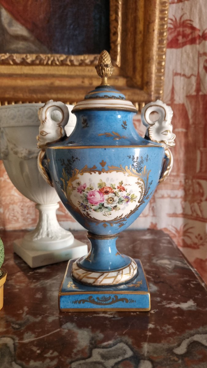 Covered Vase. Porcelain In The Sèvres Style, Late 19th Century, Napoleon III, Paris
