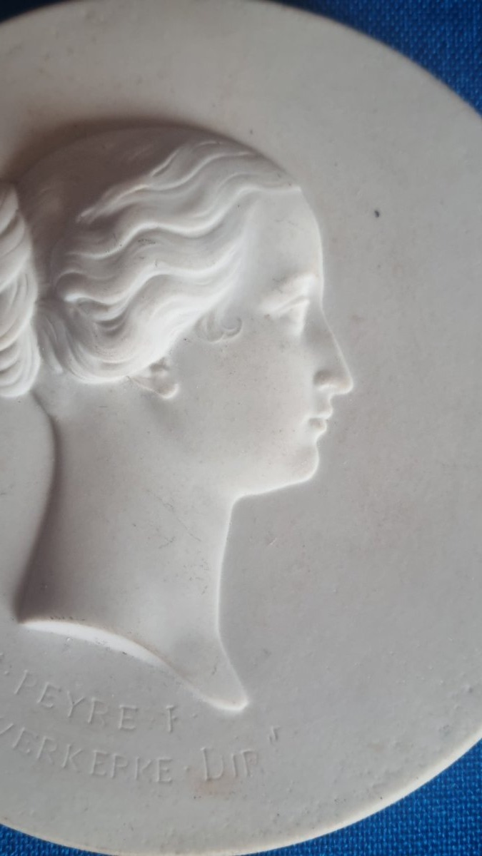 Medallion Depicting Empress Eugénie, Napoleon III Era, Biscuit Porcelain From Sèvres -photo-2