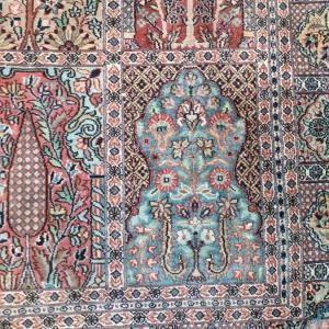 TAPIS SOIE CACHEMIRE ENTIÈREMENT NOUÉ MAIN D ORIENT 149 cm x 93 cm. 3