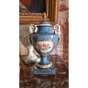 Covered Vase. Porcelain In The Sèvres Style, Late 19th Century, Napoleon III, Paris