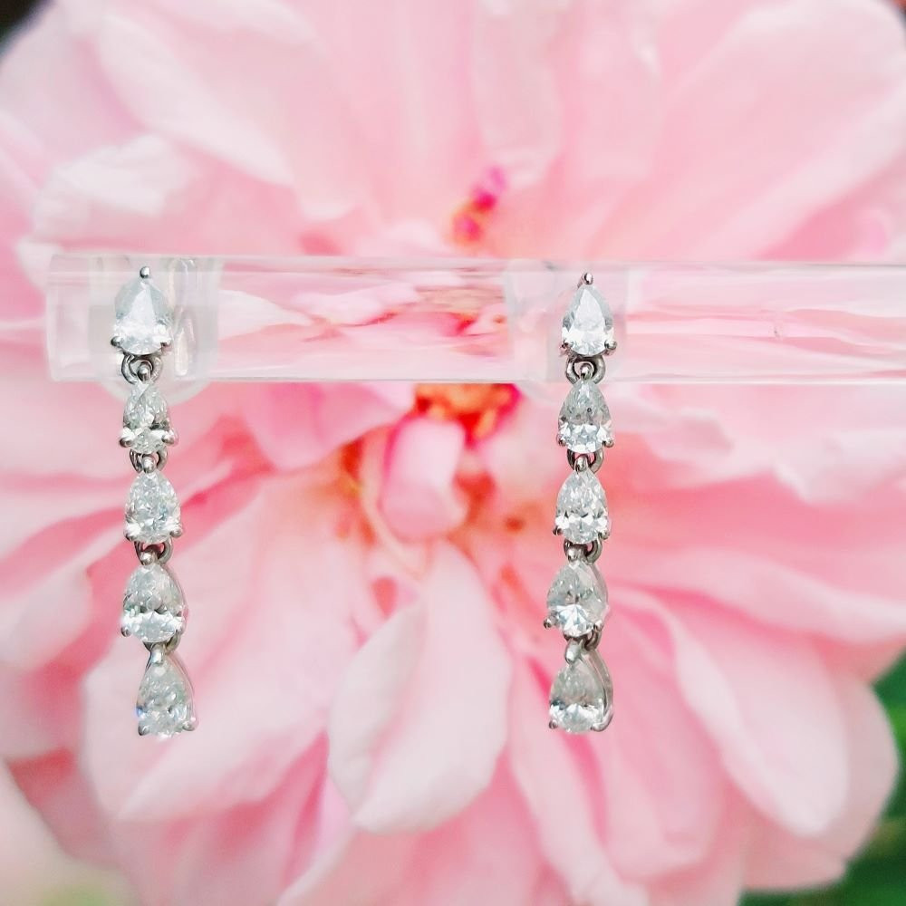 "essentia" Pear-shaped Diamond Earrings-photo-3