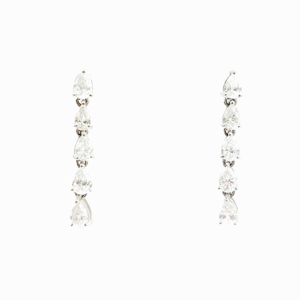 "essentia" Pear-shaped Diamond Earrings