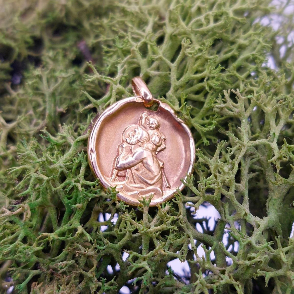 A. Augis, 18k Gold St. Christopher Medal-photo-3