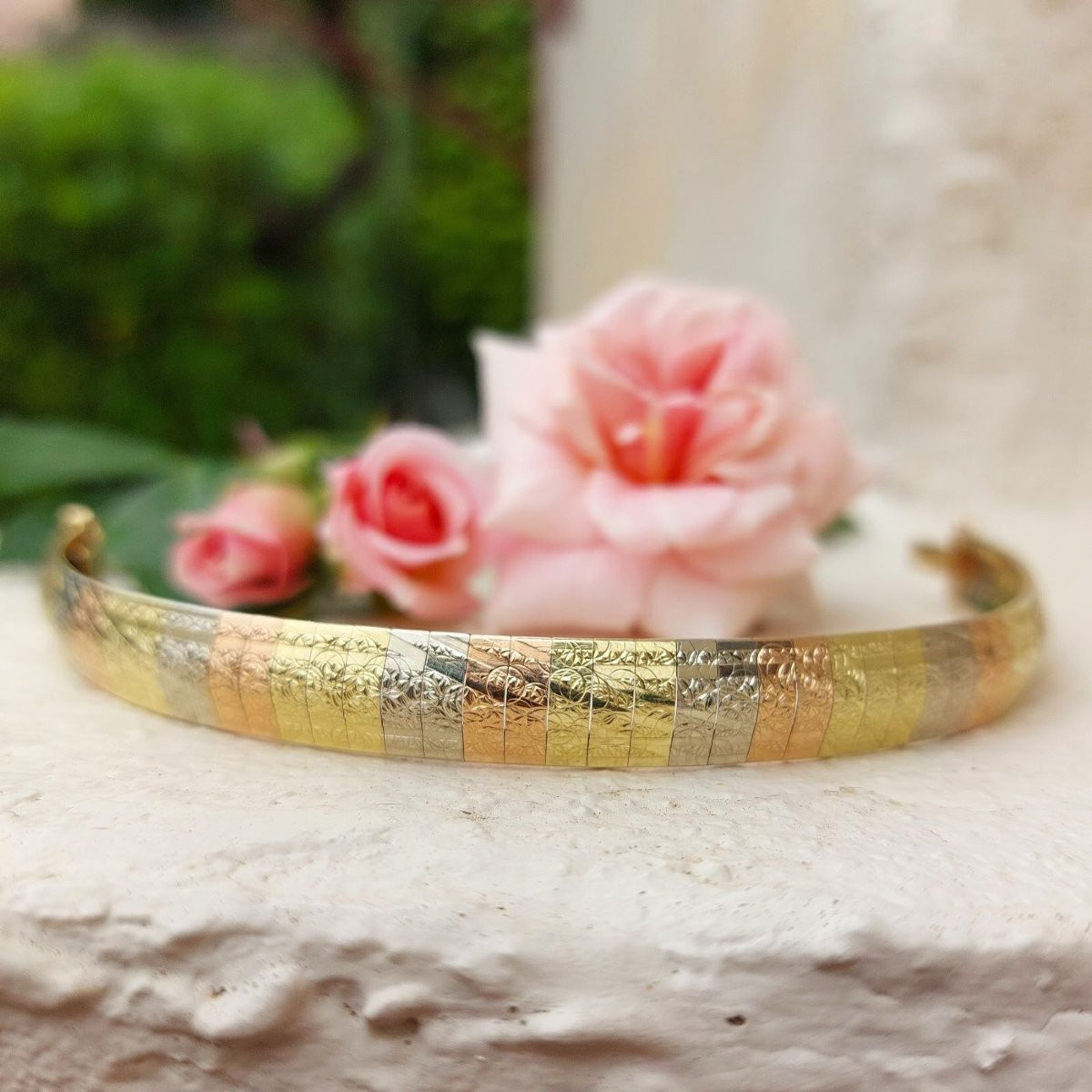 Bracelet ruban trois ors 14k, lamelles articulées ciselées-photo-4