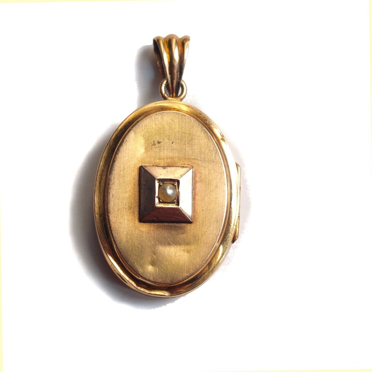 19th Century Medallion Pendant, 18k Gold And Pearl