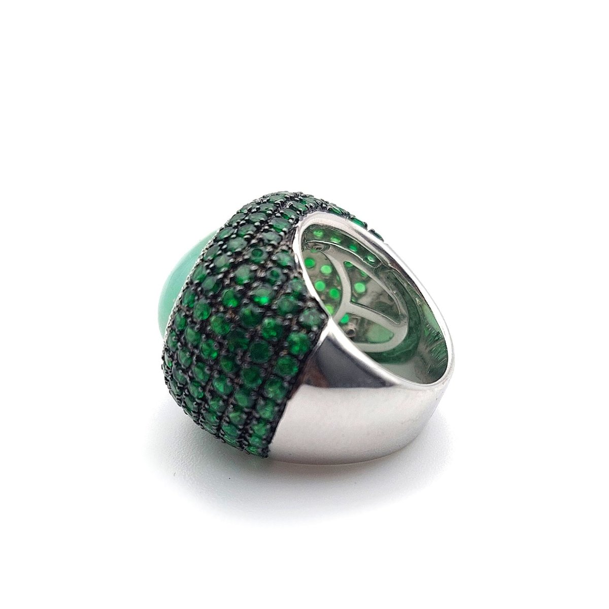 Bague boule "Menthe", cabochon de quartz vert, diamants et tsavorites-photo-4