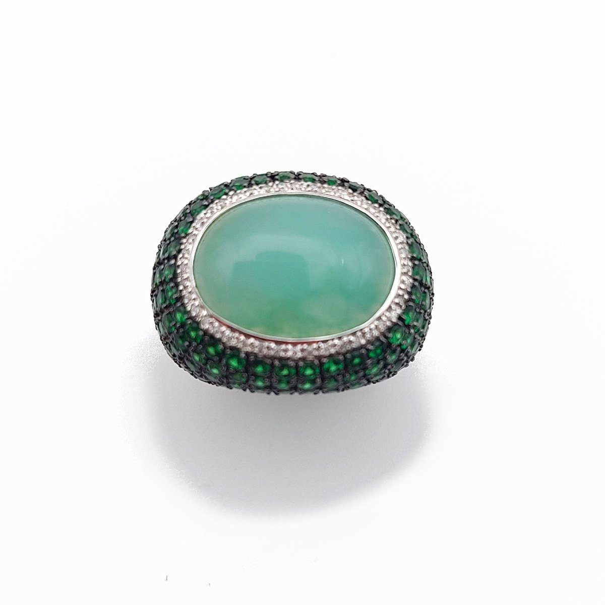 Bague boule "Menthe", cabochon de quartz vert, diamants et tsavorites