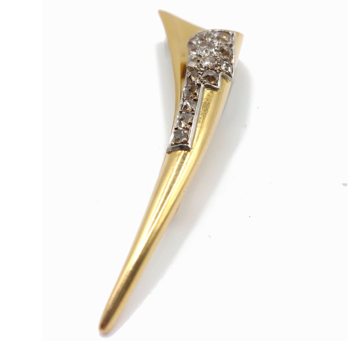 1940s Brooch In A Coiled Leaf Design—18k Gold And Diamonds-photo-4