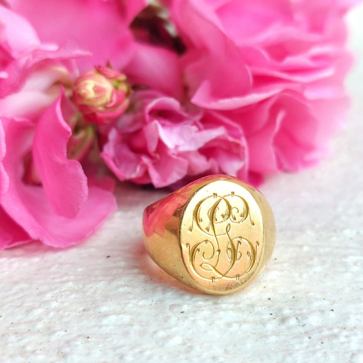 Monogrammed Signet Ring, 18k Yellow Gold-photo-3