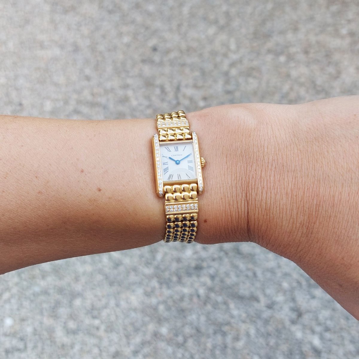 Montre Cartier Tank Louis Cartier mini, or jaune et diamants.-photo-2