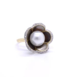 Berr & Partners - “sissy” Flower Ring, 18k Gold, South Seas Pearl, Mother-of-pearl