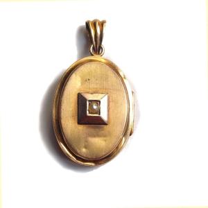 19th Century Medallion Pendant, 18k Gold And Pearl