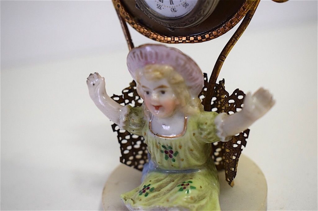Porte Montre Porcelaine Laiton  Figurine Fillette  montre argent XIX Ref464 -photo-2