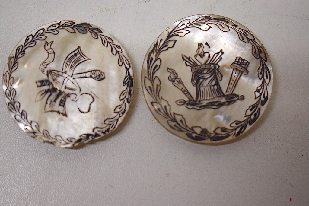 Lot Of 7 Old Nacre Button Engraved XVIII Th France 36 Mm Ref507-photo-1