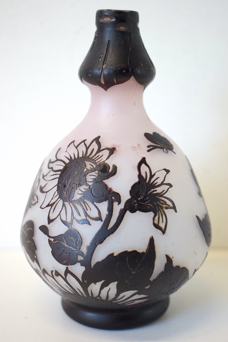 Trutié De Varreux Dit Devez  Vase En  Verre  Art Nouveau Décor De Fleurs Et Papillon Ref532