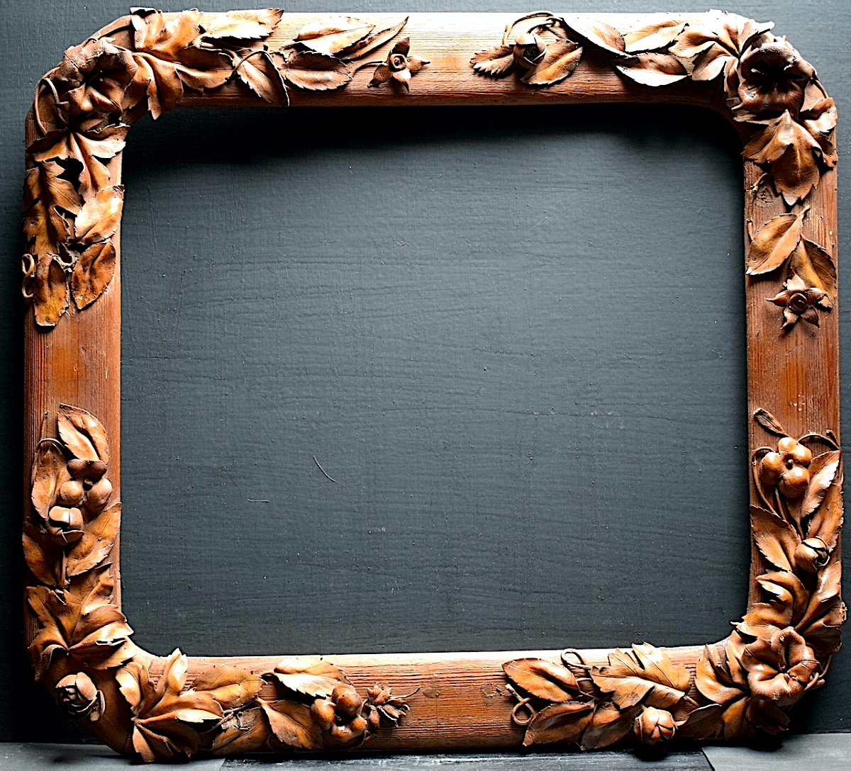 Cadre Cuir Motifs Floraux  Art Nouveau  Début XX Feuillure 50 x 44 cm Frame Ref C1078-photo-5