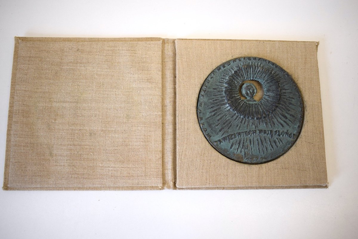 Bronze Medallion Modern Art Poland 1970 Box Book Artist To Identify Medal Ref515-photo-7