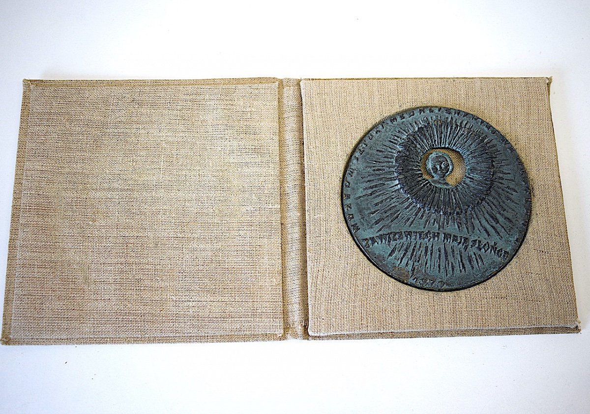 Bronze Medallion Modern Art Poland 1970 Box Book Artist To Identify Medal Ref515