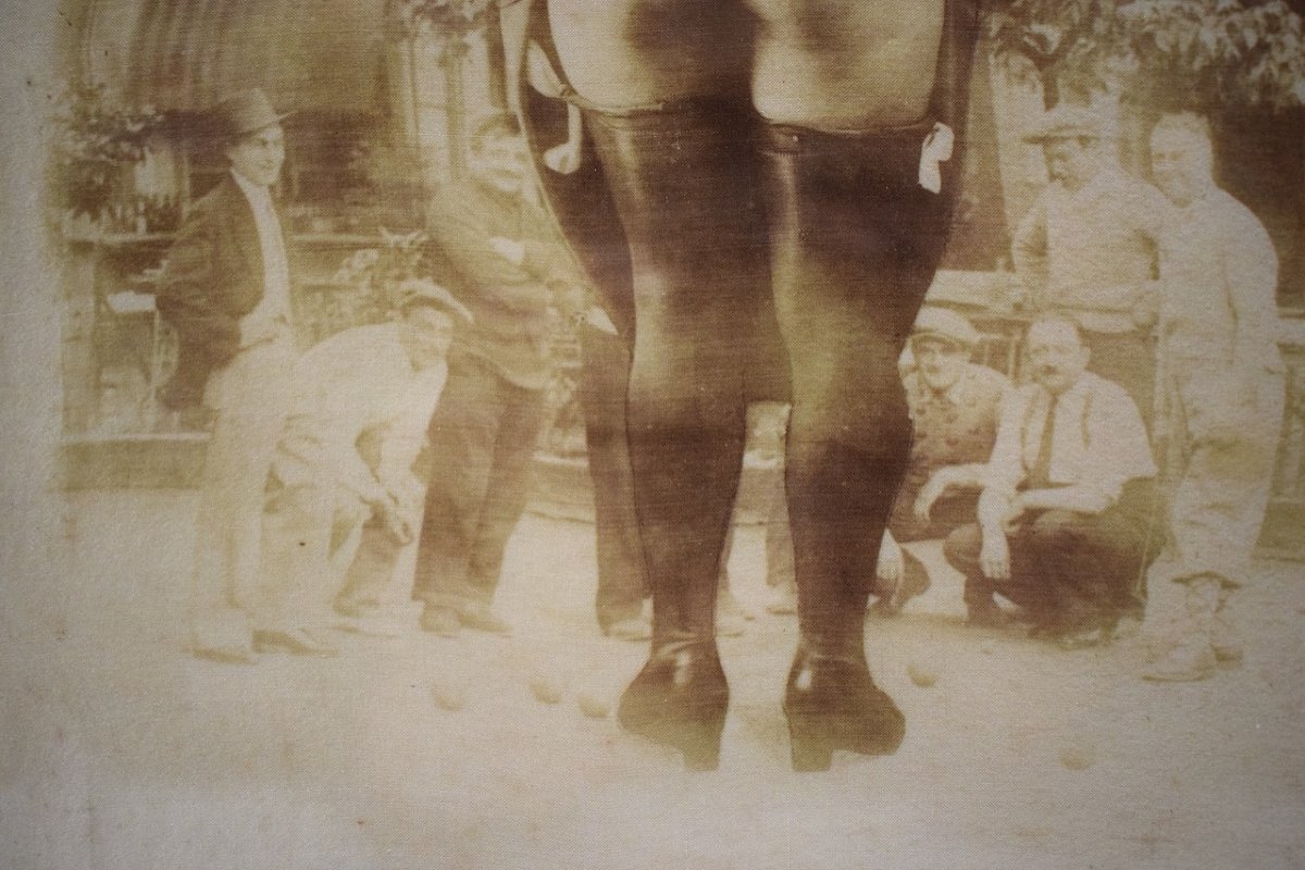 Curiosity Fanny Erotic Pétanque Photography Printed On Silk Boules Sport Circa 1930 Ref673-photo-3