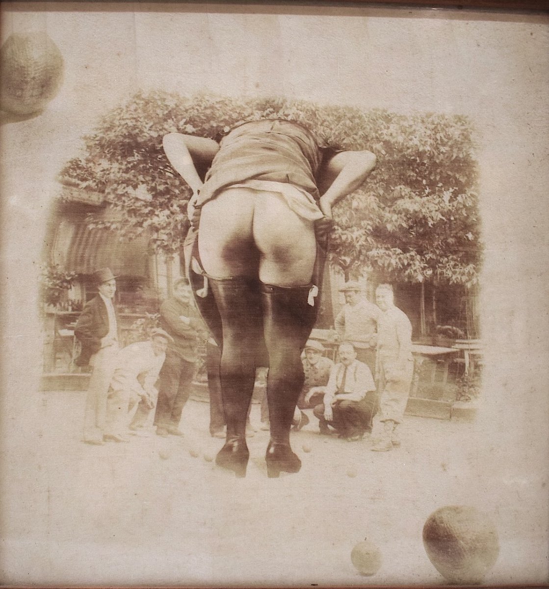Curiosity Fanny Erotic Pétanque Photography Printed On Silk Boules Sport Circa 1930 Ref673-photo-7