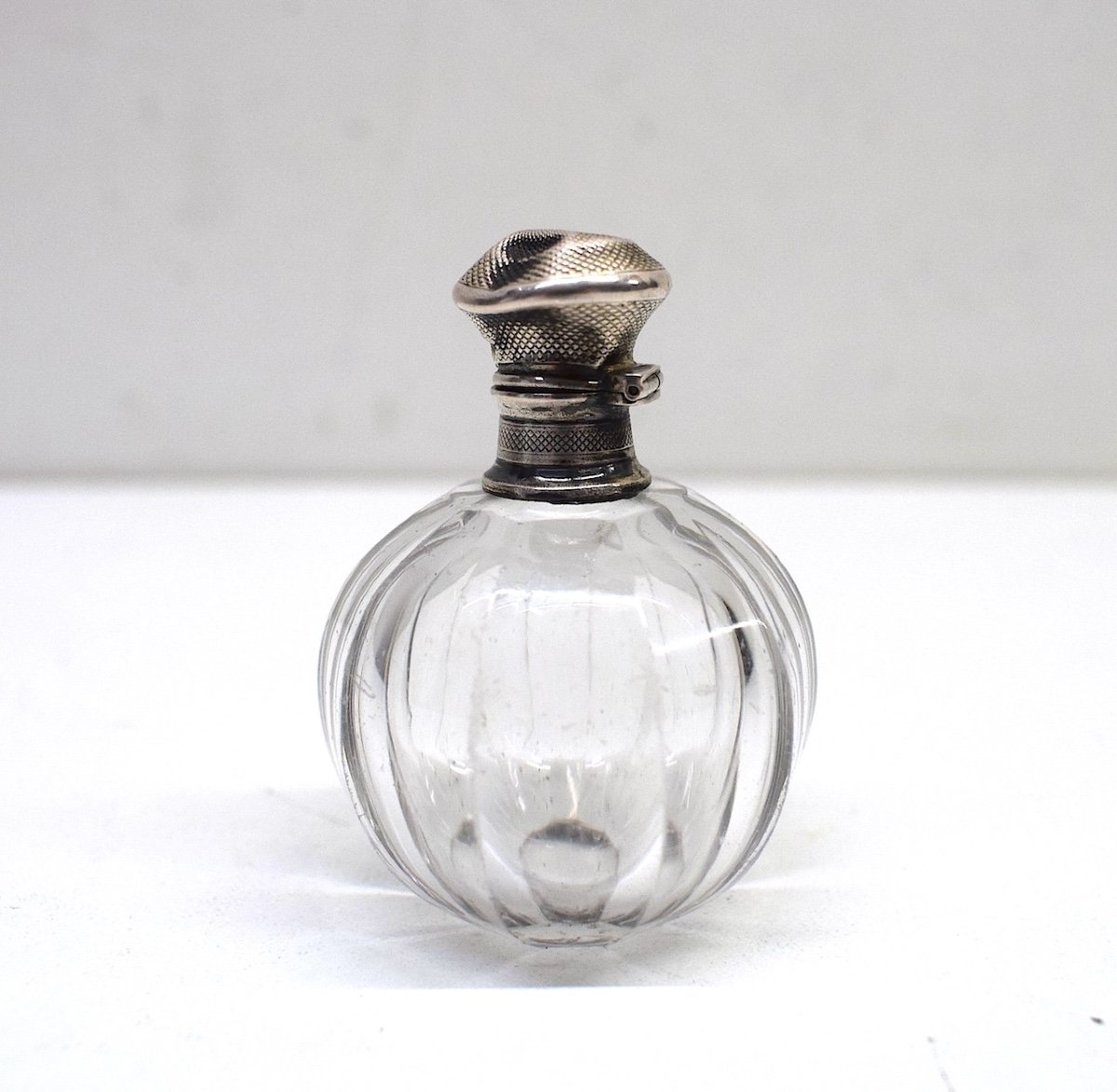 Miniature Perfume Bottle 19th Century Silver Guilloche And Crystal Ref682-photo-2