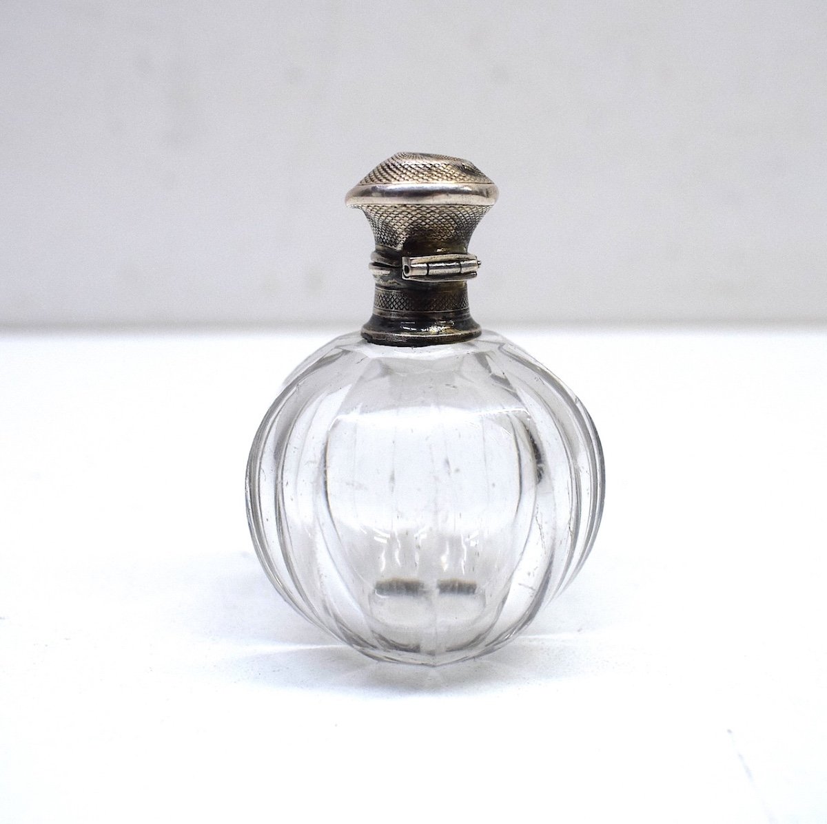 Miniature Perfume Bottle 19th Century Silver Guilloche And Crystal Ref682-photo-3