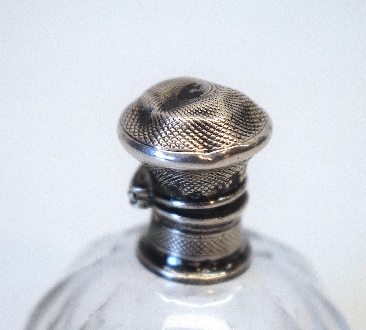 Miniature Perfume Bottle 19th Century Silver Guilloche And Crystal Ref682-photo-2