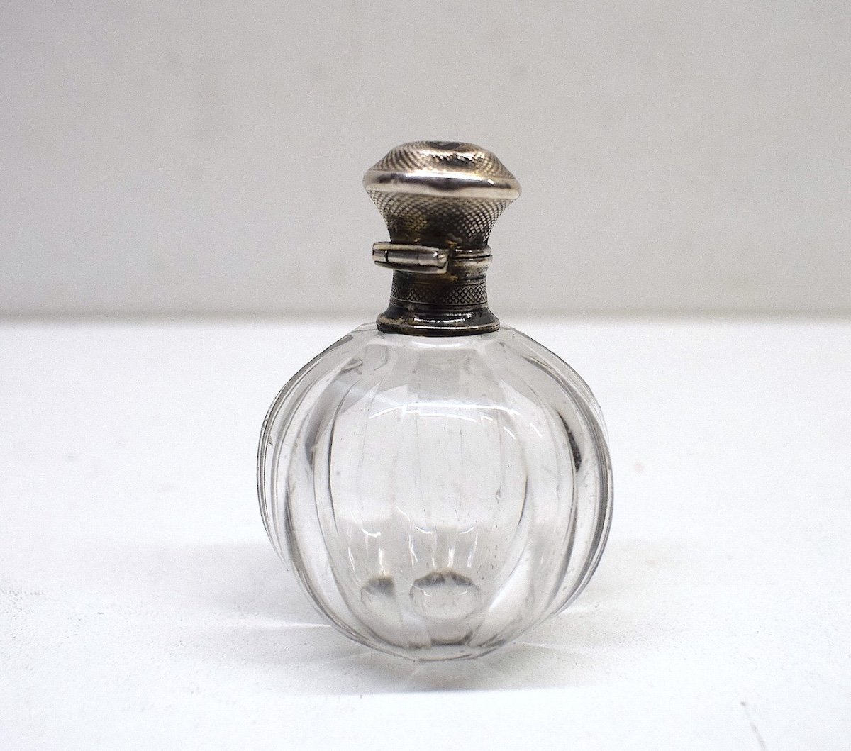 Miniature Perfume Bottle 19th Century Silver Guilloche And Crystal Ref682-photo-5