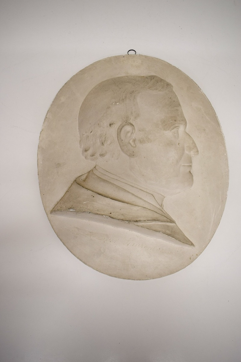 Grand Médaillon en plâtre portait Mr Laurent architecte signé JAMAIN  ref1180-photo-4