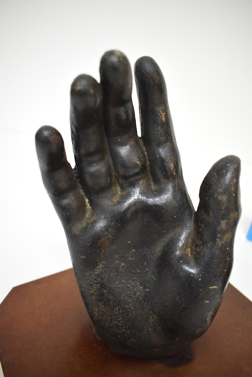 Sculpture Paire de mains en fonte de fer socle en bois pressé serre livres REF1184-photo-4