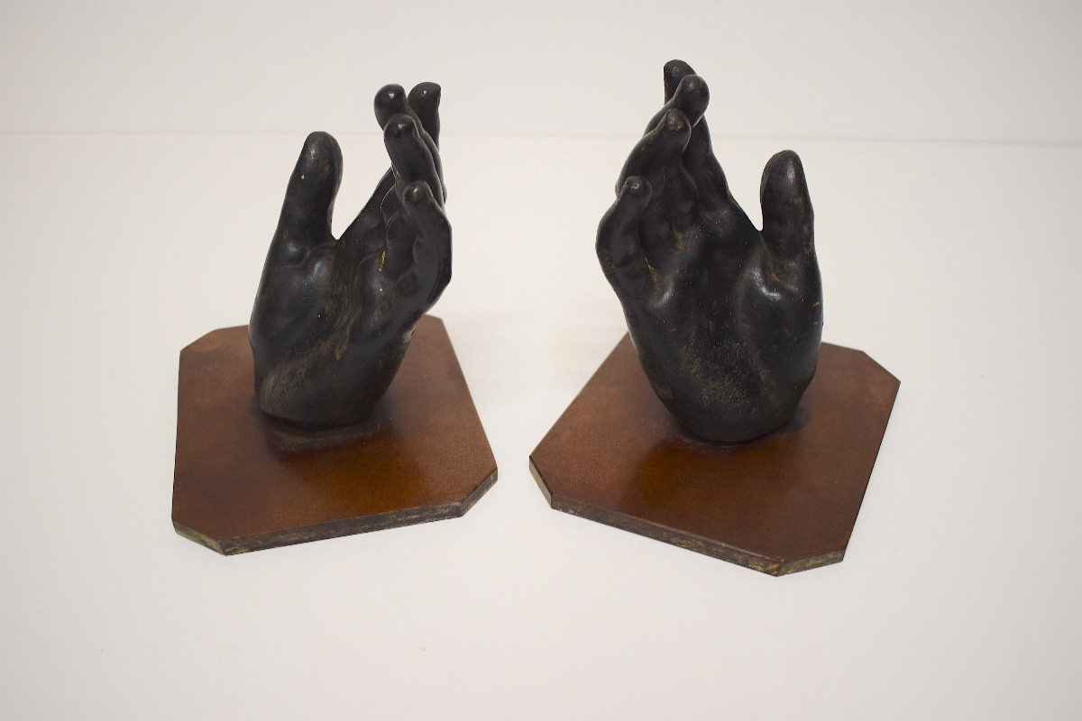Sculpture Paire de mains en fonte de fer socle en bois pressé serre livres REF1184-photo-2