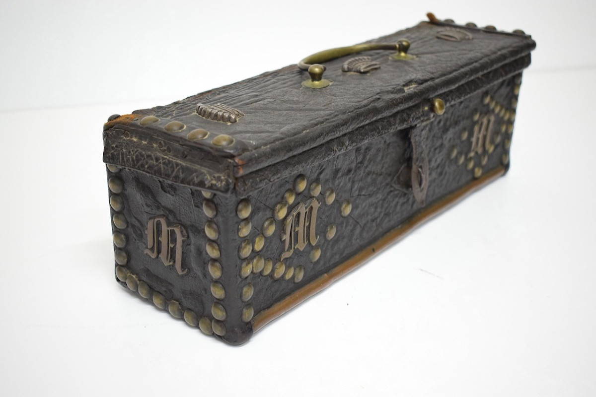 Coffret LOUIS XIV  bois cuir   laiton et bronze couronne comtale et monogramme ref1188-photo-6