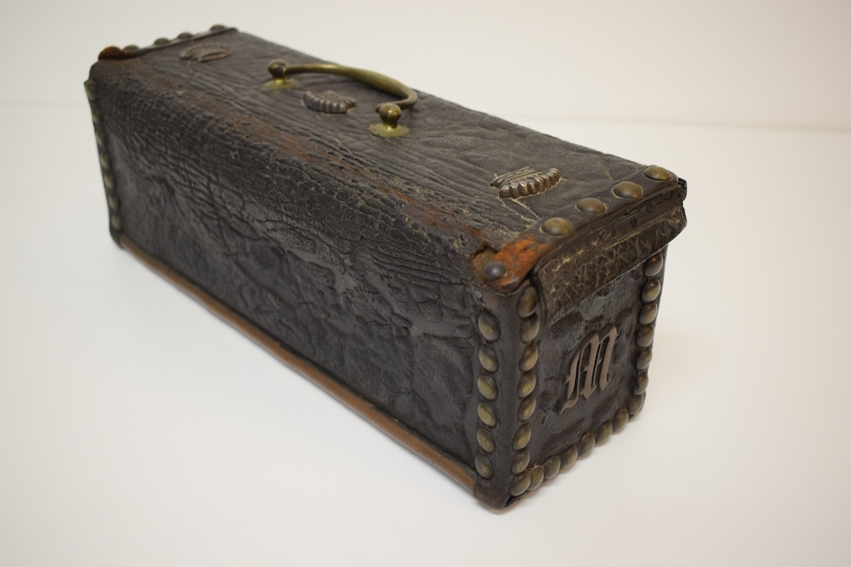 Coffret LOUIS XIV  bois cuir   laiton et bronze couronne comtale et monogramme ref1188-photo-8